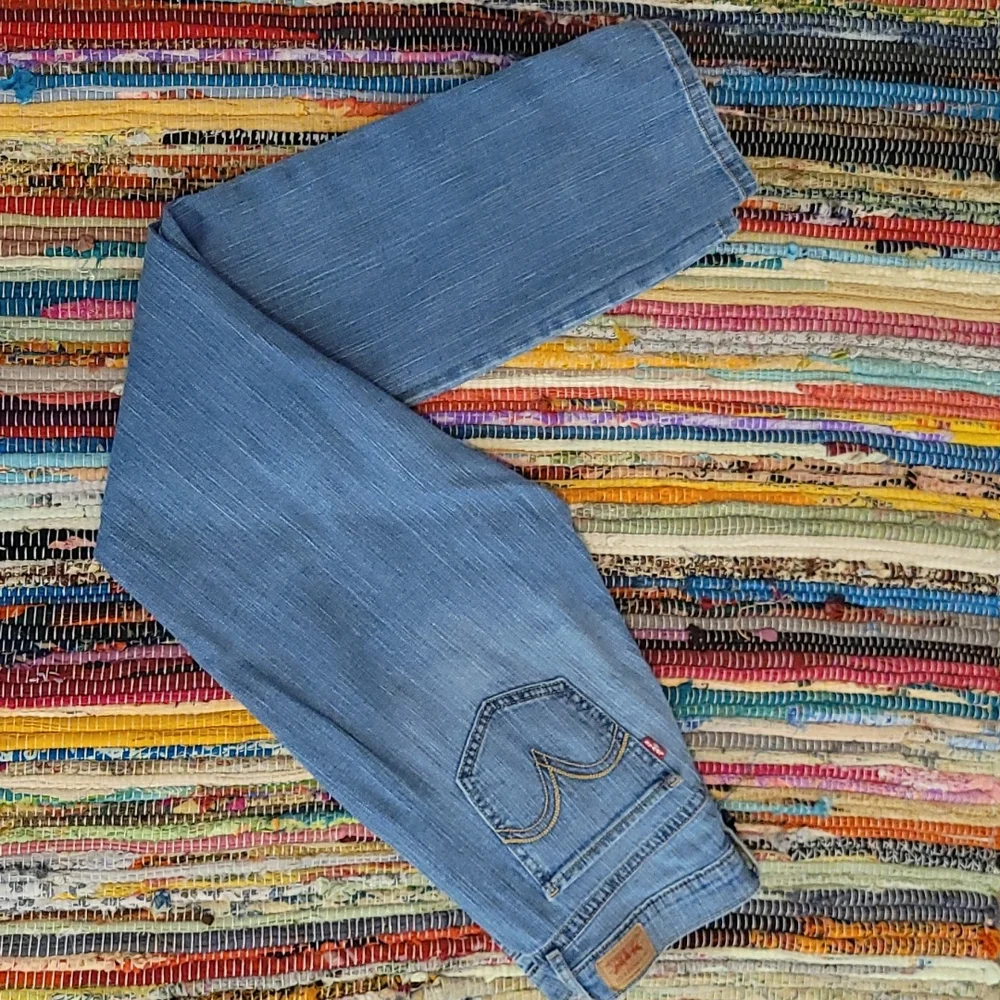 Levi's 528 Curvy Cut - Picture 2 of 5